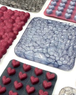 These cellulose-based bubble wraps and packing foams can replace traditional plastic packaging, helping companies to meet regulatory requirements and sustainability goals. Bubbles with Benefits by @Bubbles_with_benefits / More at MaterialDistrict.com

#MaterialoftheDay #Materials #Packaging #BiobasedMaterials #BubbleWrap