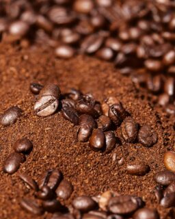 Spent coffee grounds could find a second life as high-performance thermal insulation. Researchers have developed a fully biobased composite that offers a renewable alternative to petroleum-based insulation used in buildings, packaging and transport. The material combines biochar made from used coffee grounds with a naturally derived polymer. It delivers thermal insulation comparable to expanded polystyrene (EPS) while remaining biode

Read more at MaterialDistrict.com

#MaterialInspiration #Materials #CoffeeGrounds #Biochar #ThermalInsulation #BiobasedMaterials #CircularDesign #WasteUpcycling #BuildingMaterials #SustainableMaterials #MaterialInnovation #Architecture #PackagingDesign #RenewableMaterials