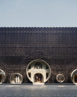 .@MVRDV has completed the new flagship store for fashion retailer Urban Revivo in Beijing’s Sanlitun district. The 4,120 m² retail project combines contemporary materials with references to the city’s architectural heritage. Key material features include an aluminium façade with a dichroic coating, grey brick finishes and themed interior spaces featuring recycled textiles.

Read more at MaterialDistrict.com

#MaterialInspiration #Materials #Aluminium #RetailDesign #FacadeDesign #MaterialInnovation #InteriorMaterials #DichroicCoating #RecycledMaterials #Architecture #MVRDV #Beijing
