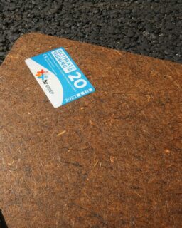 .@Rijkswaterstaat (the Dutch Directorate-General for Public Works and Water Management) has started testing fully biobased traffic signs along the A58 motorway near Oirschot in the Netherlands. The organisation is working with biomaterials company Plantics to explore whether these renewable signs can replace conventional aluminium versions.

Read more at MaterialDistrict.com

#MaterialInspiration #Materials #BiobasedMaterials #CircularDesign #SustainableInfrastructure #MaterialInnovation #HempMaterial #BioComposites #DesignForCircularity #GreenInfrastructure