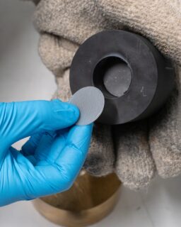 Ceramics are widely used across sectors such as construction, product design, electronics and healthcare. Their durability, heat resistance and versatility make them highly relevant for architects and product designers. Researchers at @empa_materials_science are now exploring a new way to improve ceramic performance. Instead of focusing only on the material itself, they are studying its microscopic structure—specifically, the grain boundaries.

Read more at MaterialDistrict.com

#MaterialInspiration #Materials #Ceramics #MaterialInnovation #HighPerformanceMaterials #GrainBoundary #SustainableMaterials #CircularDesign #MaterialScience #ProductDesign #ArchitectureMaterials