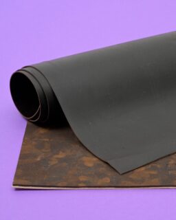 A material consisting of 70% lignin, a byproduct of the cellulose and paper industries. Ligno Leather by @Lignopure / More at MaterialDistrict.com

#MaterialoftheDay #Materials #LeatherAlternative #Lignin #BiobasedMaterials #WasteBasedMaterials #FashionDesign #InteriorDesign