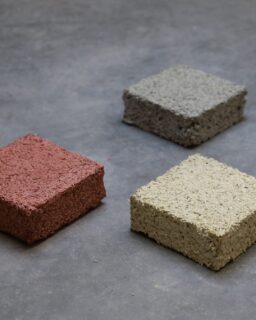 A biocomposite material composed of hemp shives, lime, and natural earth pigments. Hempstatic by @Hempstatic / More at MaterialDistrict.com

#MaterialoftheDay #Materials #Hemp #Hempcrete #BiobasedMaterials #InteriorDesign #Acoustics
