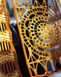 Researchers at Chalmers University of Technology in Sweden have created a fully biobased material using an unexpected ingredient: baker’s yeast. They designed the material for architectural and interior applications and can 3D print it into customised components such as room dividers, wall panels and daylight-modulating screens. The development offers a renewable alternative to plastics, plaster and synthetic textiles.

Read more at MaterialDistrict.com

#MaterialInspiration #Materials #YeastBasedMaterial #BioBasedMaterials #MaterialInnovation #CircularDesign #3DPrinting #ArchitectureMaterials #InteriorDesign #SustainableDesign #Biomaterials #DigitalFabrication #CircularArchitecture #EngineeredLivingMaterials #MaterialDistrict #DesignInnovation #BuiltEnvironment