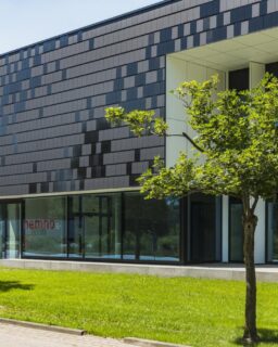 A façade cladding collection based on high-pressure laminate (HPL) panels designed to interact with natural light. Trespa Meteon Lumen Diffuse L9000 by @TrespaInternational / More at MaterialDistrict.com
#MaterialoftheDay #Materials #Facades #Architecture #HPL