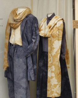 Researchers at Delft University of Technology (@TUDelft) and Dutch fashion label @hul_le_kes have developed garments coloured with a pigment recovered from wastewater treatment sludge. The project demonstrates how waste streams can become valuable resources for the fashion industry.
The innovative pigment comes from a melanin-like biopolymer extracted from sewage sludge. It offers a potential alternative to both animal-derived and synthetic textile dyes. Although the material is still in the research phase, the first garments show promising opportunities for more circular textile production.
Read more at MaterialDistrict.com
#MaterialInspiration #Materials #WastewaterTextileDye #TextileInnovation #SustainableFashion #CircularFashion #BiobasedMaterials #WasteToResource #MaterialInnovation #TextileDye #WastewaterValorisation #TUdelft #HulleKes #CircularDesign #FashionMaterials #BioBasedPigments #SustainableTextiles #MaterialDistrict