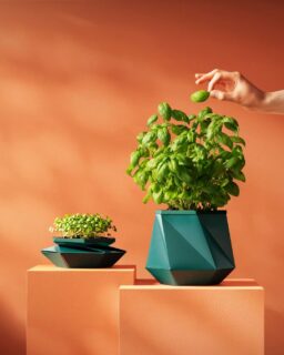 Made from recycled materials and engineered to ship flat-packed, Helix by Scottish design studio @potr.co demonstrates how material selection and structural design can reduce both resource use and transport impact. Inspired by origami engineering techniques developed for deployable satellite structures, the self-watering planter expands as plants grow. As a result, users no longer need to repot their plants repeatedly and can replace multiple growing containers with a single adaptable system.
Helix supports a wide range of applications, from seed germination and plant propagation to herbs, houseplants and climbing species. The modular design adapts throughout a plant’s life while keeping the same container in use.
Read more at MaterialDistrict.com
#MaterialInspiration #Materials #OrigamiDesign #RecycledMaterials #ProductDesign #SelfWatering #PlantDesign #ModularDesign #CircularDesign #SustainableDesign #BiophilicDesign #MaterialInnovation #IndoorGardening #FlatPackDesign #OrigamiEngineering #POTR #MaterialDistrict