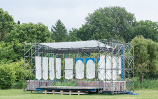 Stage Design From Borrowed Building Materials Explores Reuse in Temporary Architecture